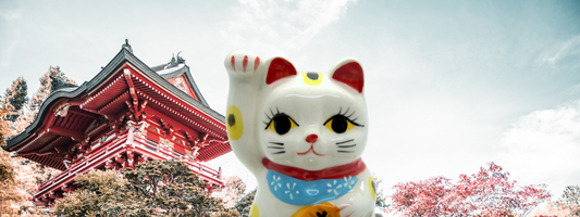un chat japonais en porcelaine